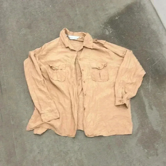 Carlie’s court  silk button up top - Picture 1 of 4